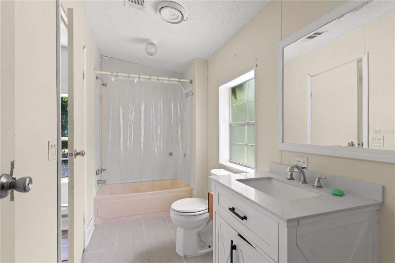 2 bedroom Manufactured Home at 24027 NW 183rd Avenue, D E Whetstone Addn-H Spgs, High Springs — photo 3