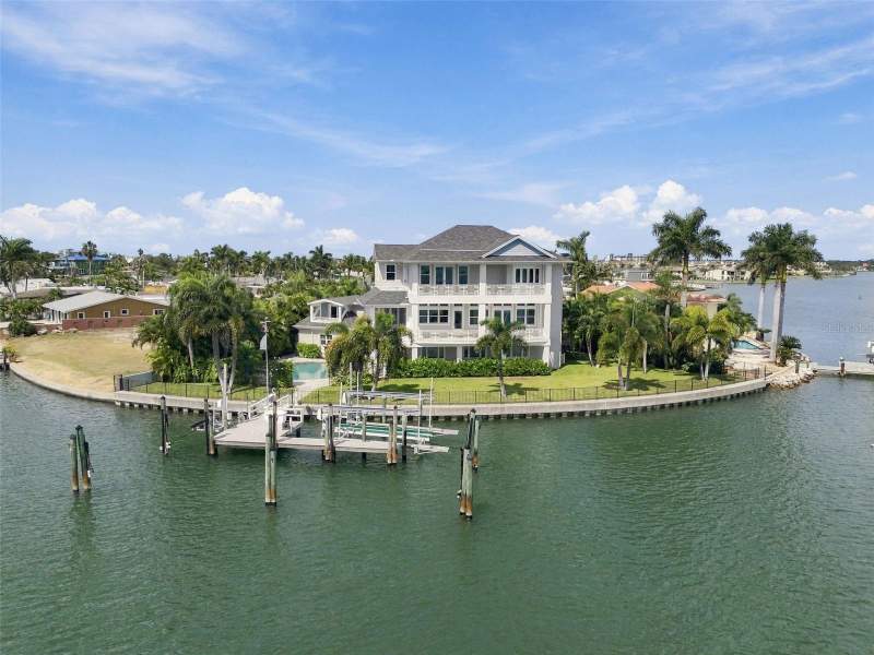 4 bedroom Single Family Residence at 14 Marina Terrace, Paradise Island 3rd Add, Treasure Island — photo 2