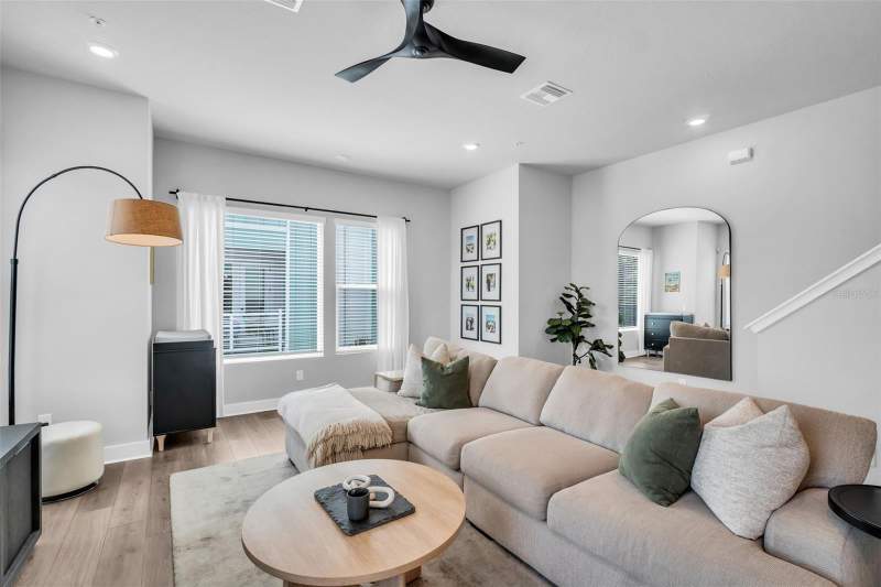 3 bedroom Townhouse at 2851 1st Avenue, Grand Central District Twnhms, St Petersburg — photo 5