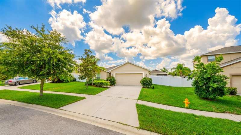 3 bedroom Single Family Residence at 10118 Penwood Way, Briar Oaks Village 2, Hudson — photo 1