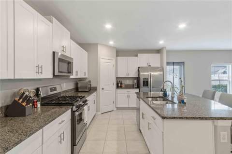 9440 Lemon Drop Loop, Sun City Center FL - photo 10 of 55