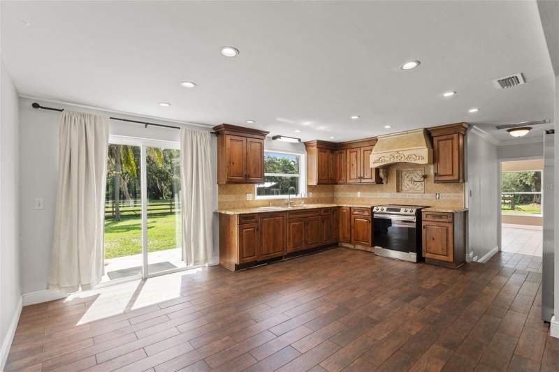 3 bedroom Single Family Residence at 9850 Arrow Drive, Osceola Heights, New Port Richey — photo 4