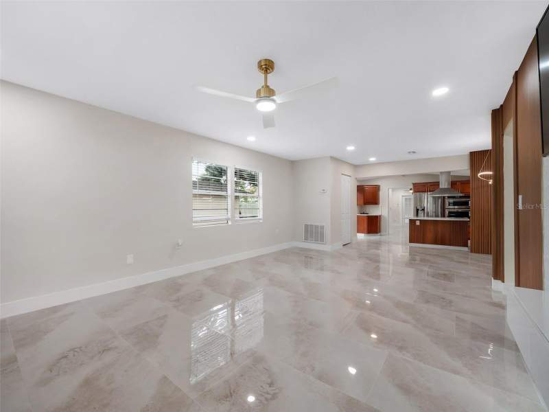 4 bedroom Single Family Residence at 6801 N Clearview Avenue, Lake View Park Sub, Tampa — photo 5