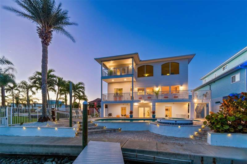 4 bedroom Single Family Residence at 874 Bay Point Drive, Bay Point Estates 2nd Add, Madeira Beach — photo 4