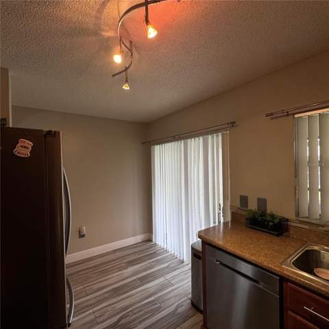 306 Kensington Lake Circle, Brandon FL - photo 9 of 23