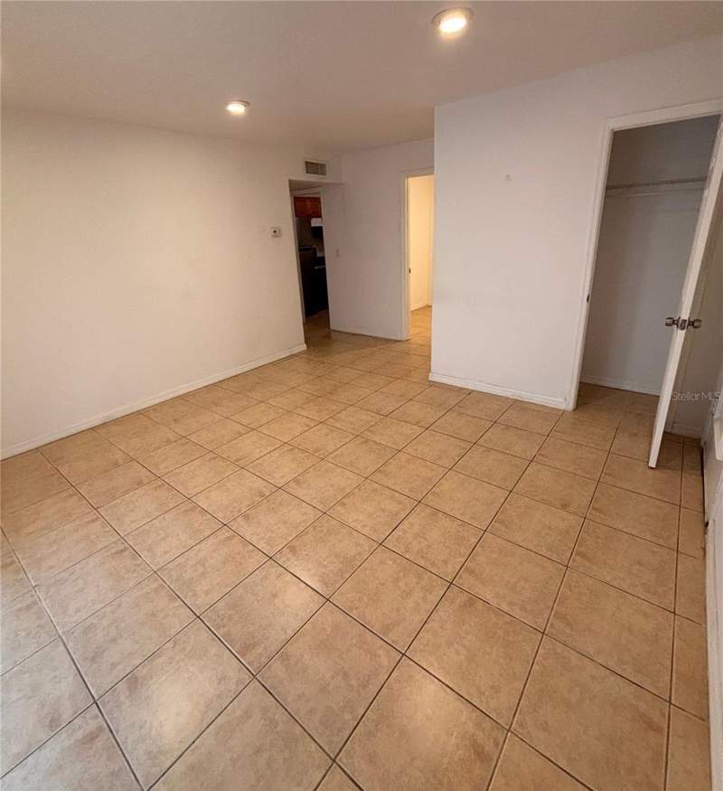 1 bedroom Condominium at 6519 W Newberry Road #604, Oaks, Gainesville — photo 2