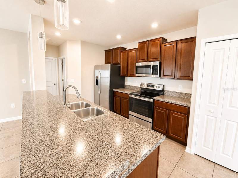 4 bedroom Single Family Residence at 7422 Evening Primrose Court, Touchstone Ph 2, Tampa — photo 5