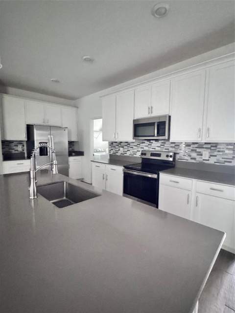 1563 Cross Prairie Parkway, Kissimmee FL - photo 7 of 54