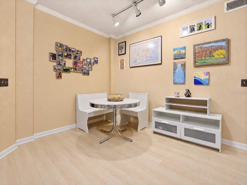 2 bedroom Condominium at 860 N Orange Avenue #323, Park North/Cheney Place, Orlando — photo 2
