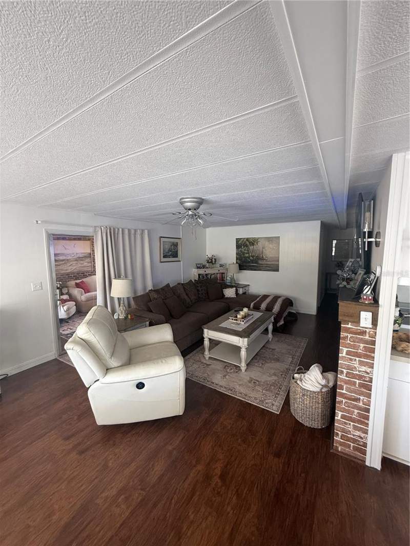 2 bedroom Mobile Home at 7880 54th Avenue #125, Club Chalet Unrec Mhp, St Petersburg — photo 5