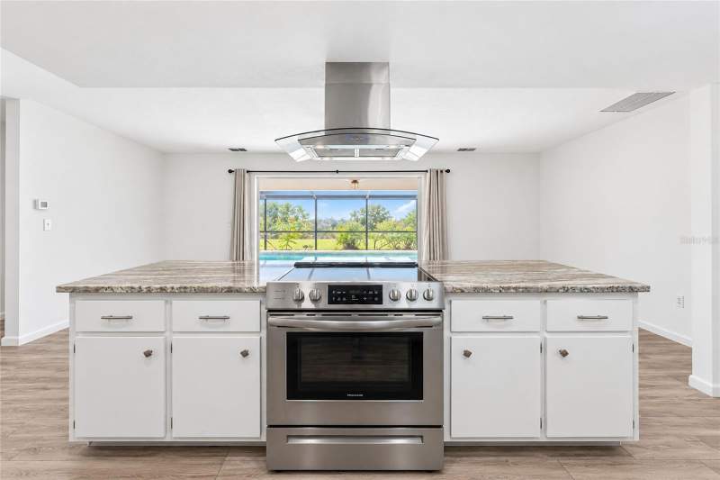 2 bedroom Single Family Residence at 18565 Robinson Avenue, Port Charlotte Sec 037, Port Charlotte — photo 5