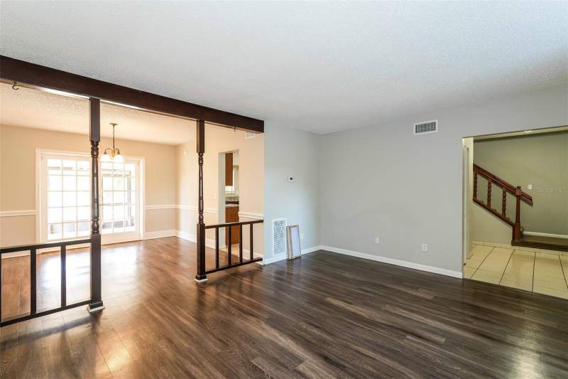 4 bedroom Single Family Residence at 8229 Malvern Circle, Twelve Oaks Village Unit 3, Tampa — photo 4
