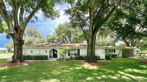 10 W Lake Hamilton Circle, home for sale in Winter Haven 33881