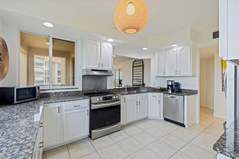 2 bedroom Condominium at 4737 DOLPHIN CAY LANE #401, DOLPHIN CAY BERMUDA, ST PETERSBURG — photo 5