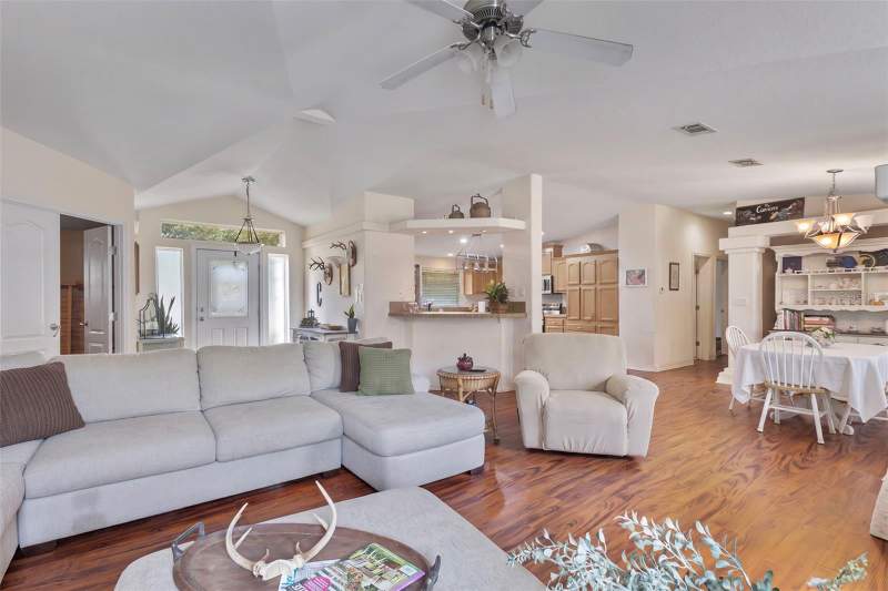 3 bedroom Manufactured Home at 17171 NW 80th Terrace, Silver Oaks Sub Ph 3, Trenton — photo 2