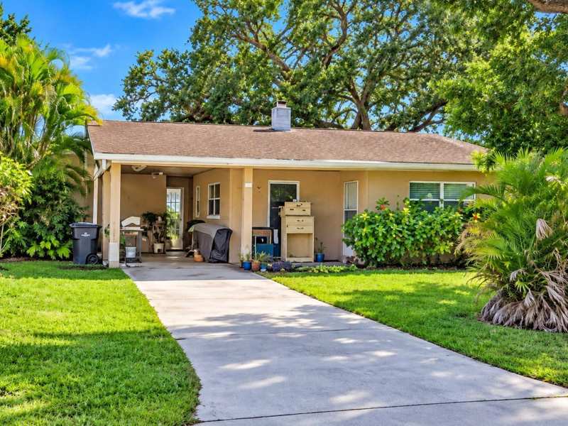 2 bedroom Single Family Residence at 3206 W Cherokee Avenue, Mac Dill Heights, Tampa — photo 1