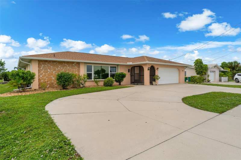3 bedroom Single Family Residence at 21129 Edgewater Drive, Port Charlotte Sec 043, Port Charlotte — photo 1
