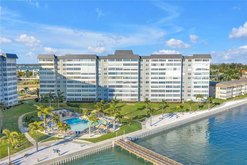 2 bedroom Condominium at 5108 Brittany Drive #405, Bayway Isles Point Brittany Two, St Petersburg — photo 2