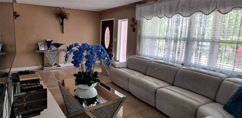 5 bedroom Single Family Residence at 3964 22nd Avenue, Harshaw Lake 2, St Petersburg — photo 3