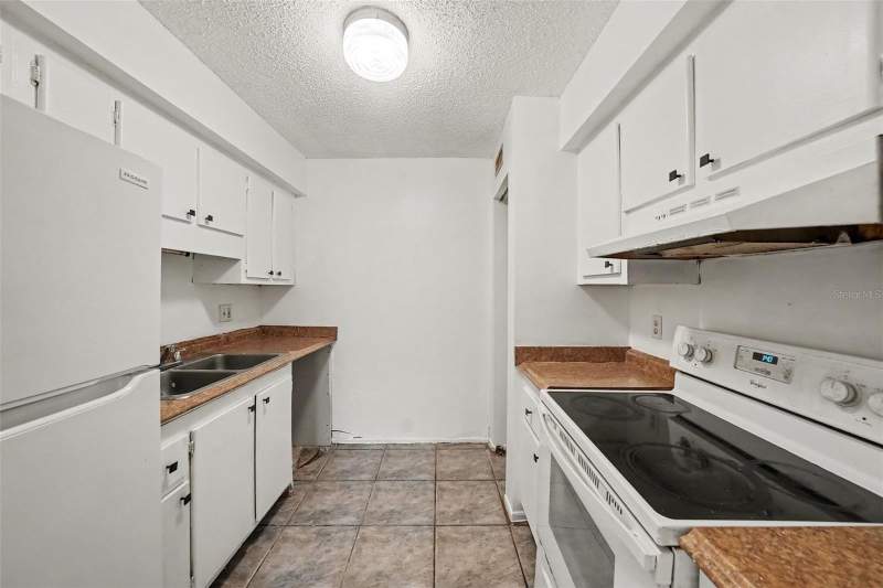 1 bedroom Condominium at 305 E Wellington Court #64, Westchester Manor A Condominiu, Tampa — photo 3