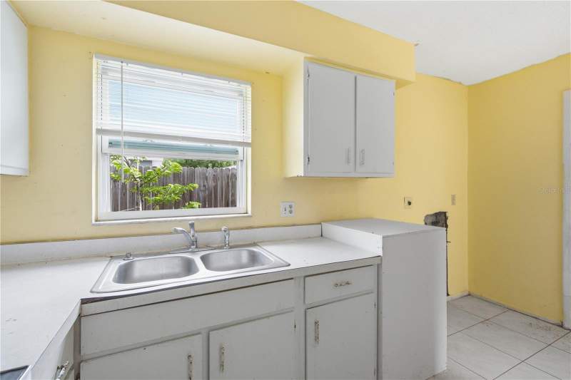 4 bedroom Single Family Residence at 1615 Palm Way, Coral Heights Sub, Largo — photo 5