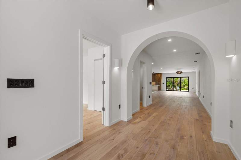 4 bedroom Single Family Residence at 1675 5th Street, Central Park Sub, Sarasota — photo 3