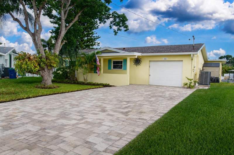 3 bedroom Single Family Residence at 318 Circle Drive, Baywood Village, Palm Harbor — photo 2