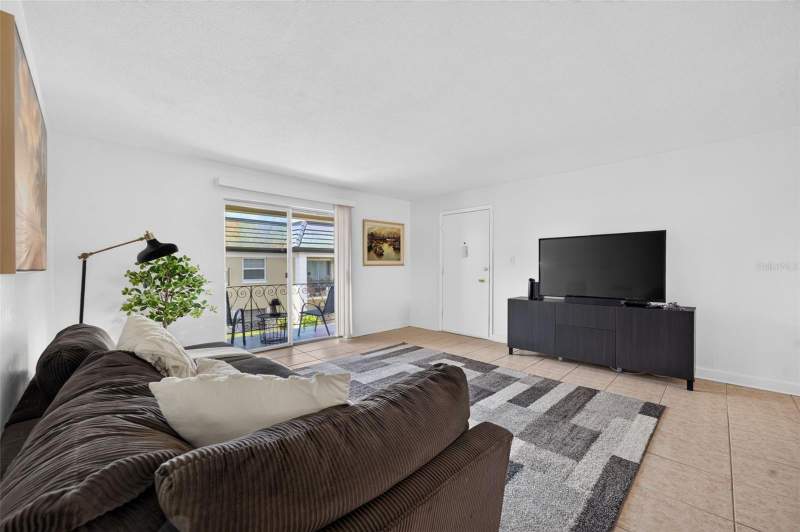 2 bedroom Condominium at 1500 GAY ROAD #3C, CHATEAUX DU LAC, WINTER PARK — photo 5