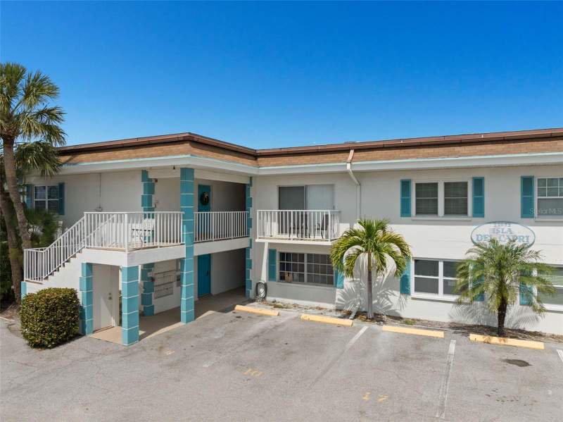 1 bedroom Condominium at 11655 3rd Street #1, Isla Del Capri Adult, Treasure Island — photo 4