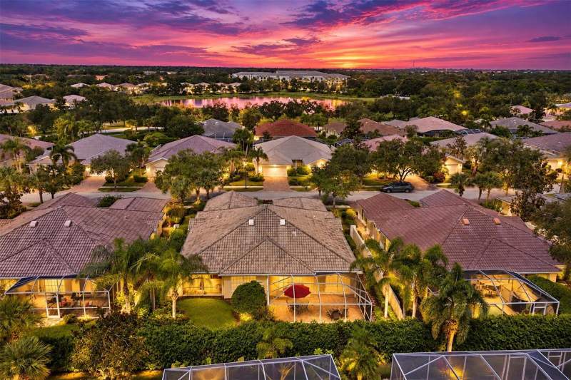 2 bedroom Villa at 7621 Quinto Drive, Villagewalk, Sarasota — photo 2