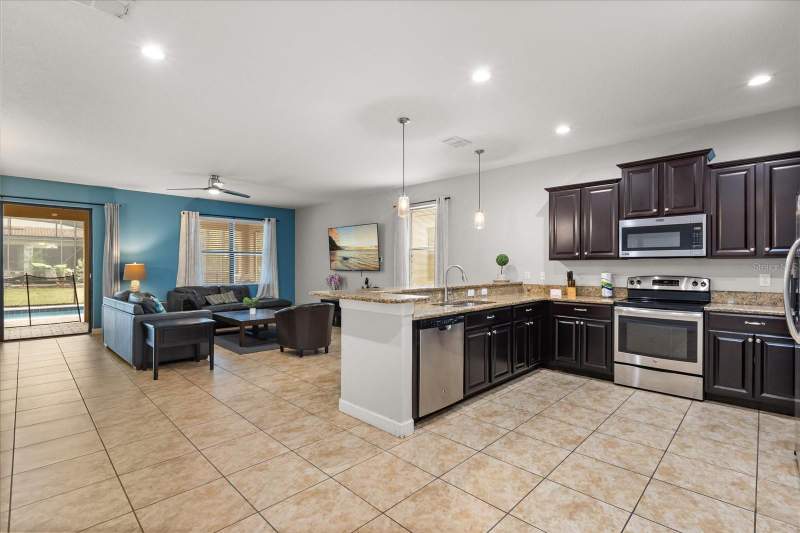 7 bedroom Single Family Residence at 1454 Myrtlewood Street, Stoneybrook South Ph 1, Davenport — photo 4