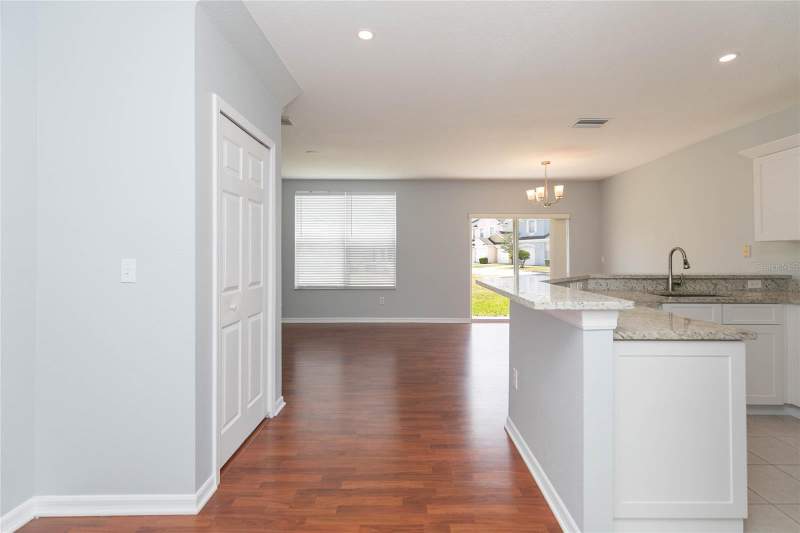 3 bedroom Townhouse at 6407 Barksdale Way, Villages Of Bloomingdale, Riverview — photo 5