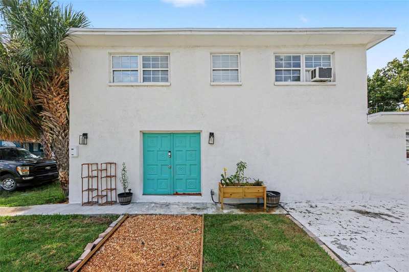 3 bedroom Single Family Residence at 301 W Chelsea Street, Meadowbrook, Tampa — photo 1