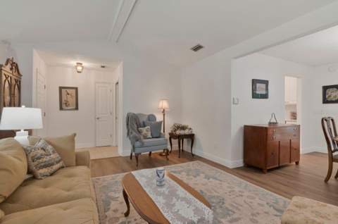 1113 Glenmoor Court, Clearwater FL - photo 7 of 39