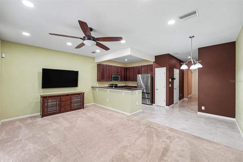 3 bedroom Townhouse at 6938 46th Way, Sawgrass Village, Pinellas Park — photo 2