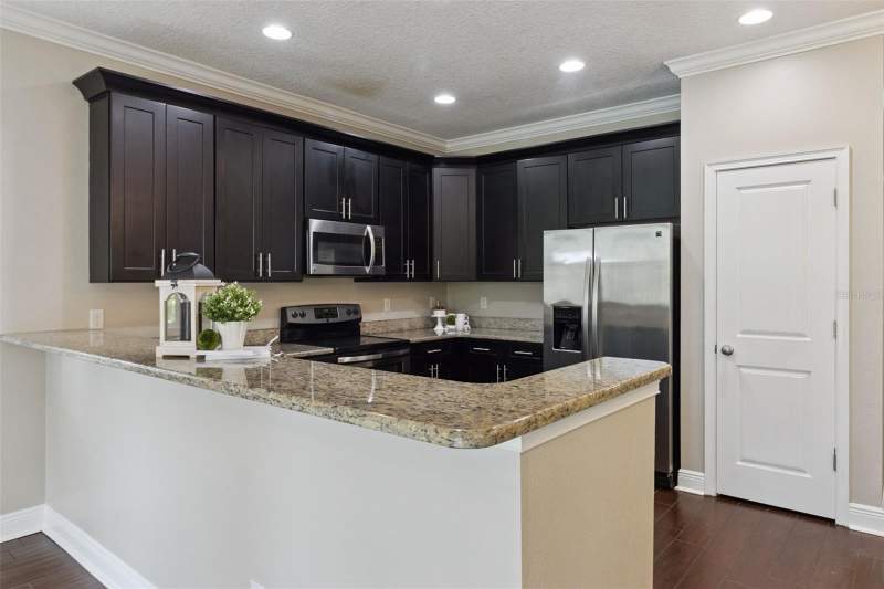 6 bedroom Half Duplex at 2544 MAYER STREET, MICHIGAN AVE HEIGHTS SUB, ORLANDO — photo 3