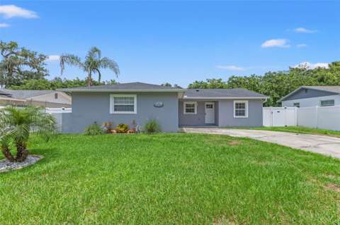 560 Robin Hill Circle, pool for sale in Brandon