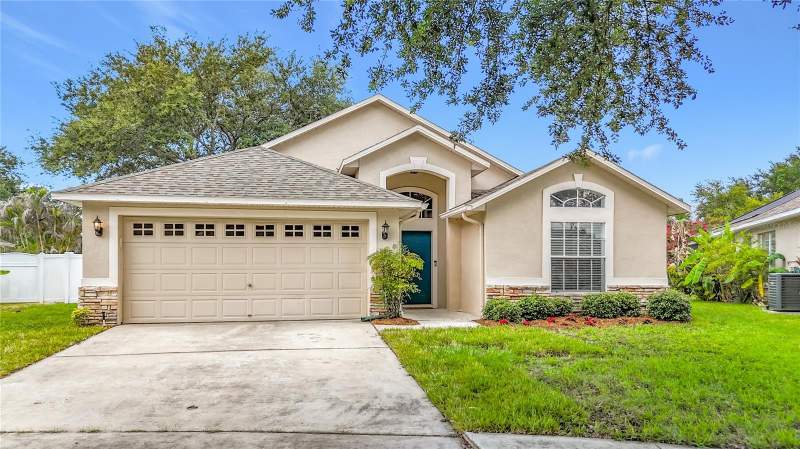 4 bedroom Single Family Residence at 7016 Jamestown Manor Drive, Lake St Charles Unit 2, Riverview — photo 2