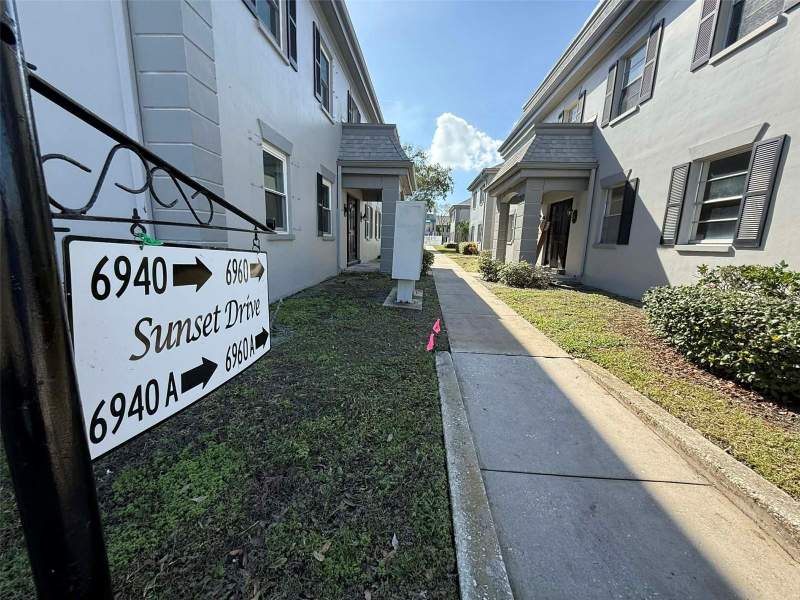 1 bedroom Condominium at 6960 Sunset Drive #2B, Les Chateaux Condo, South Pasadena — photo 2
