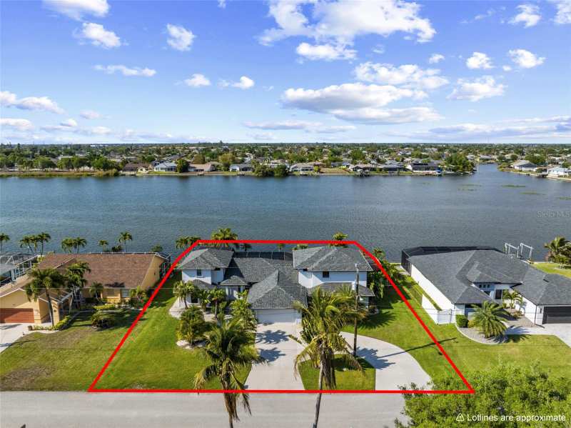 4 bedroom Single Family Residence at 313 SE 6th Street, Cape Coral, Cape Coral — photo 1