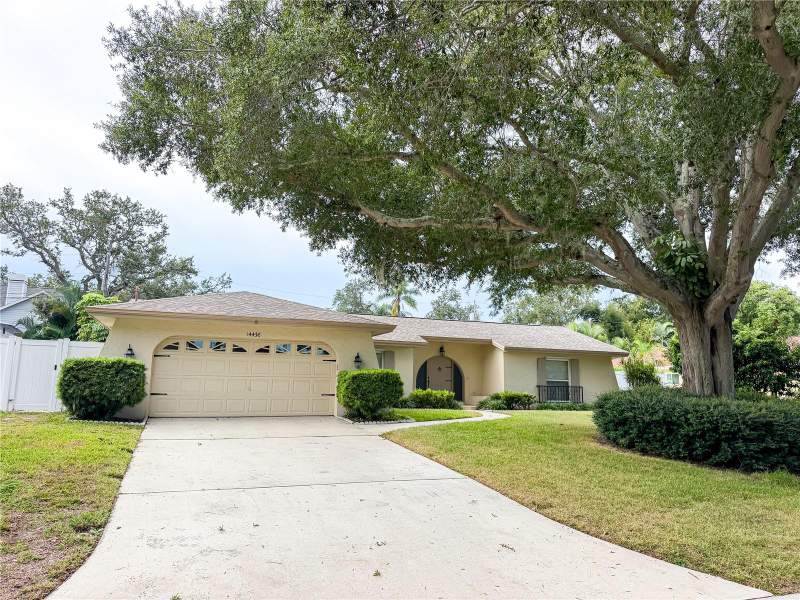 3 bedroom Single Family Residence at 14436 Bay Hills Drive, Bay Hills 3rd Add, Largo — photo 2