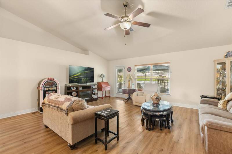 4 bedroom Single Family Residence at 906 Edith Drive, Fruitland Park Chelseas Run, Fruitland Park — photo 2
