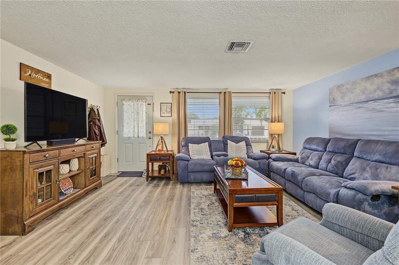 3 bedroom Single Family Residence at 7512 Holly Lake Lane, Magnolia Valley, New Port Richey — photo 3