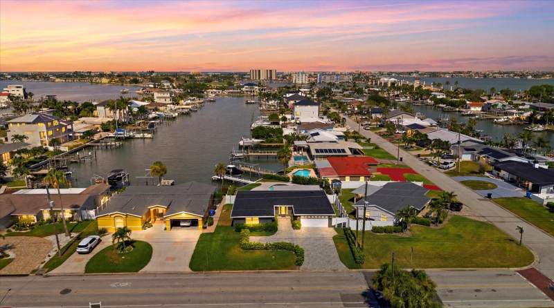 3 bedroom Single Family Residence at 121 79TH STREET, SOUTH CAUSEWAY ISLE 2ND ADD, ST PETERSBURG — photo 2