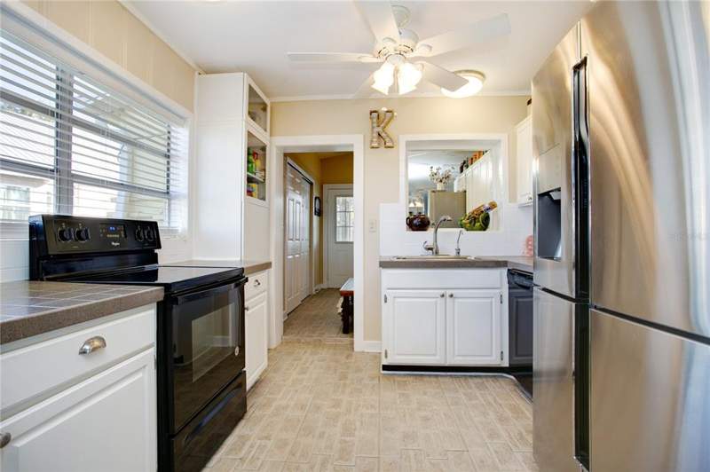 3 bedroom Single Family Residence at 3198 Tohopekaliga Drive, Kissimmee Park, Saint Cloud — photo 4