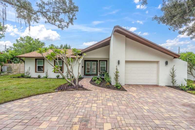 3 bedroom Single Family Residence at 2010 Pinellas Point Drive, Pinellas Point Add Sec B Mound Sec, St Petersburg — photo 1