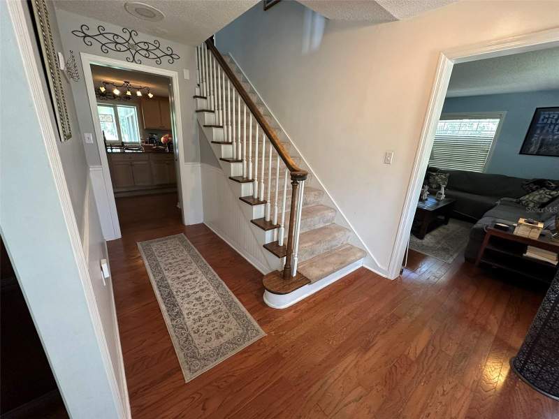 5 bedroom Single Family Residence at 1105 S 9th Street, Palmora Pk Anx, Leesburg — photo 2