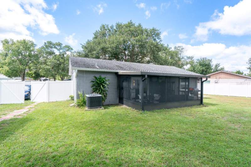 3 bedroom Single Family Residence at 13915 Bridgeport Drive, Carrollwood Meadows Unit Vi SE, Tampa — photo 3