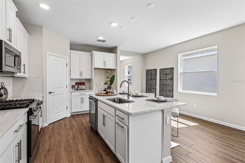 4 bedroom Single Family Residence at 5297 High Line Drive, Center Lake On The Park, St Cloud — photo 5