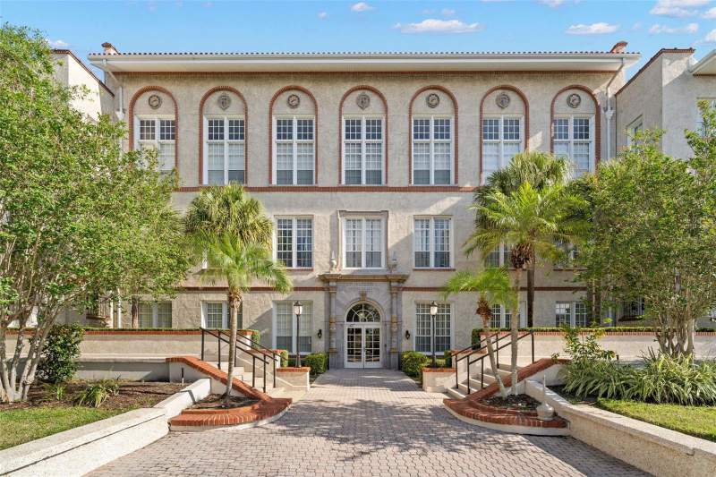 1 bedroom Condominium at 701 Mirror Lake Drive #201, 701 Mirror Lake Condo, St Petersburg — photo 3